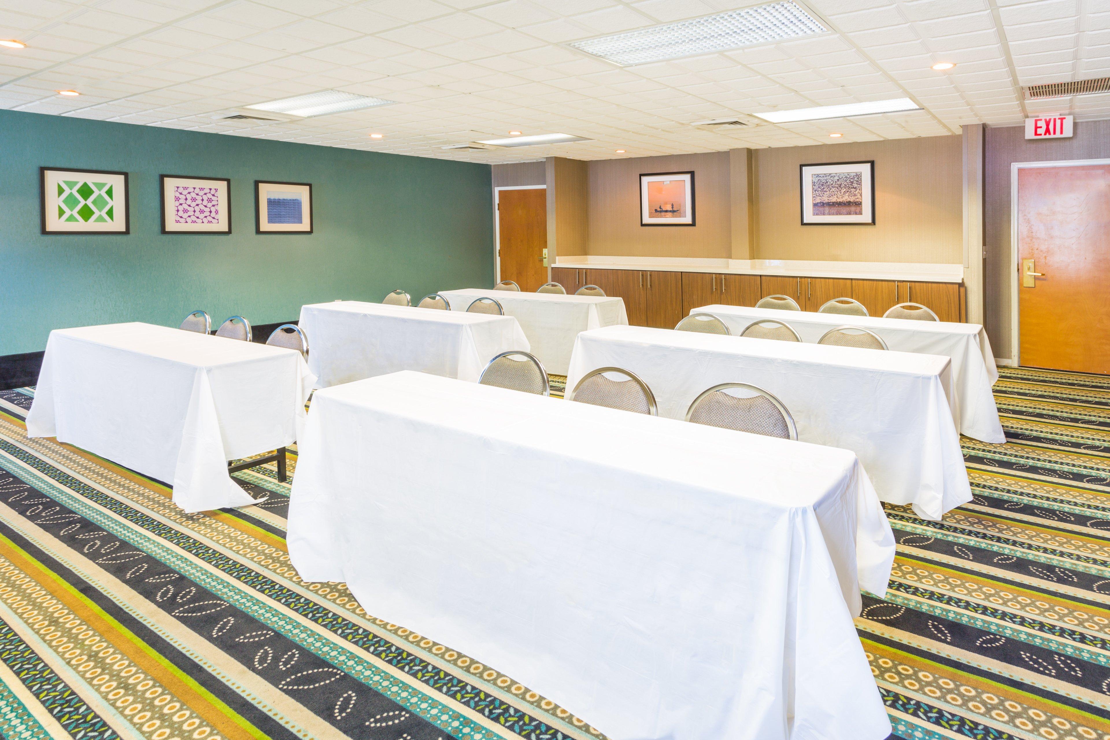 Holiday Inn Express - Plymouth By Ihg Exterior photo
