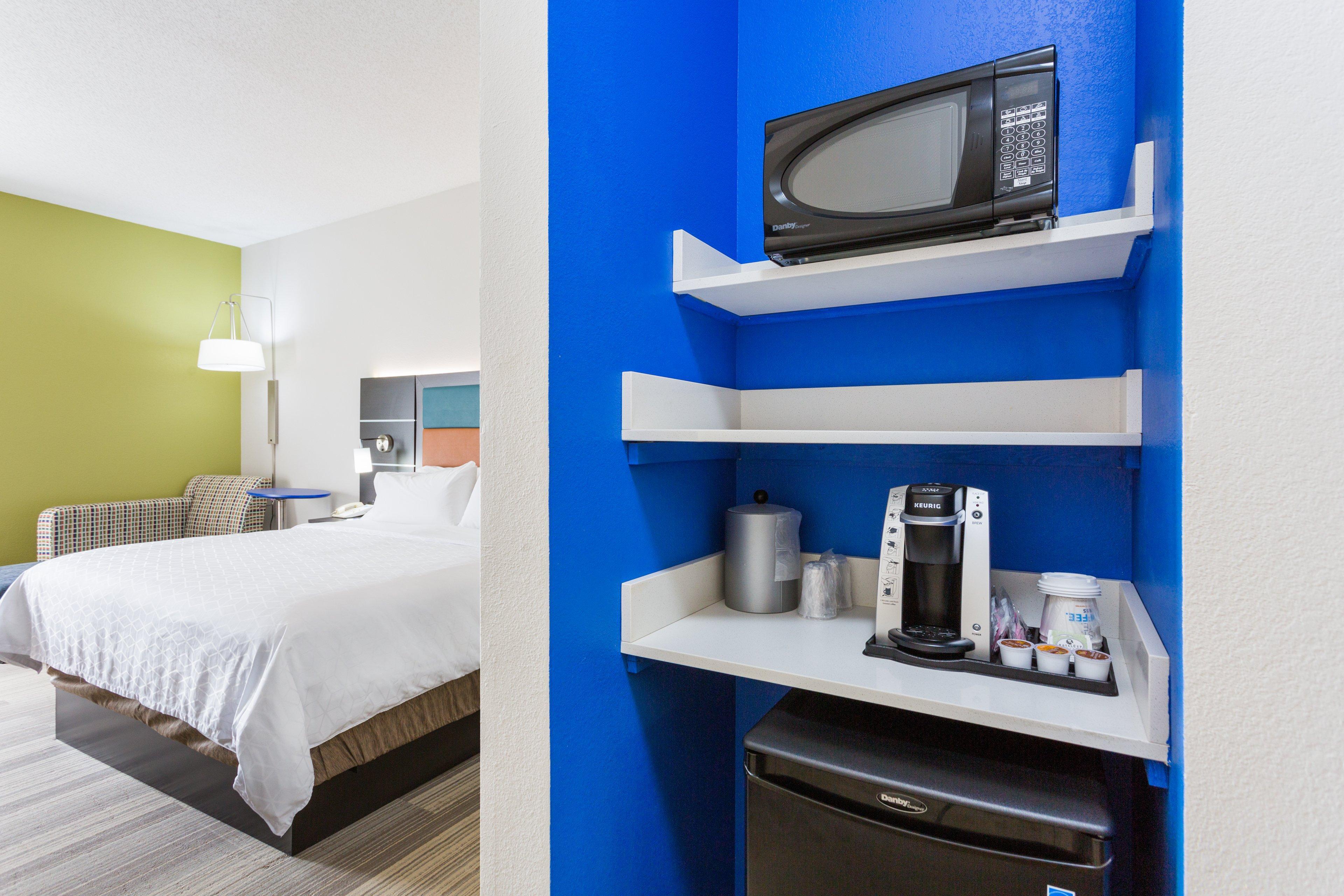 Holiday Inn Express - Plymouth By Ihg Exterior photo