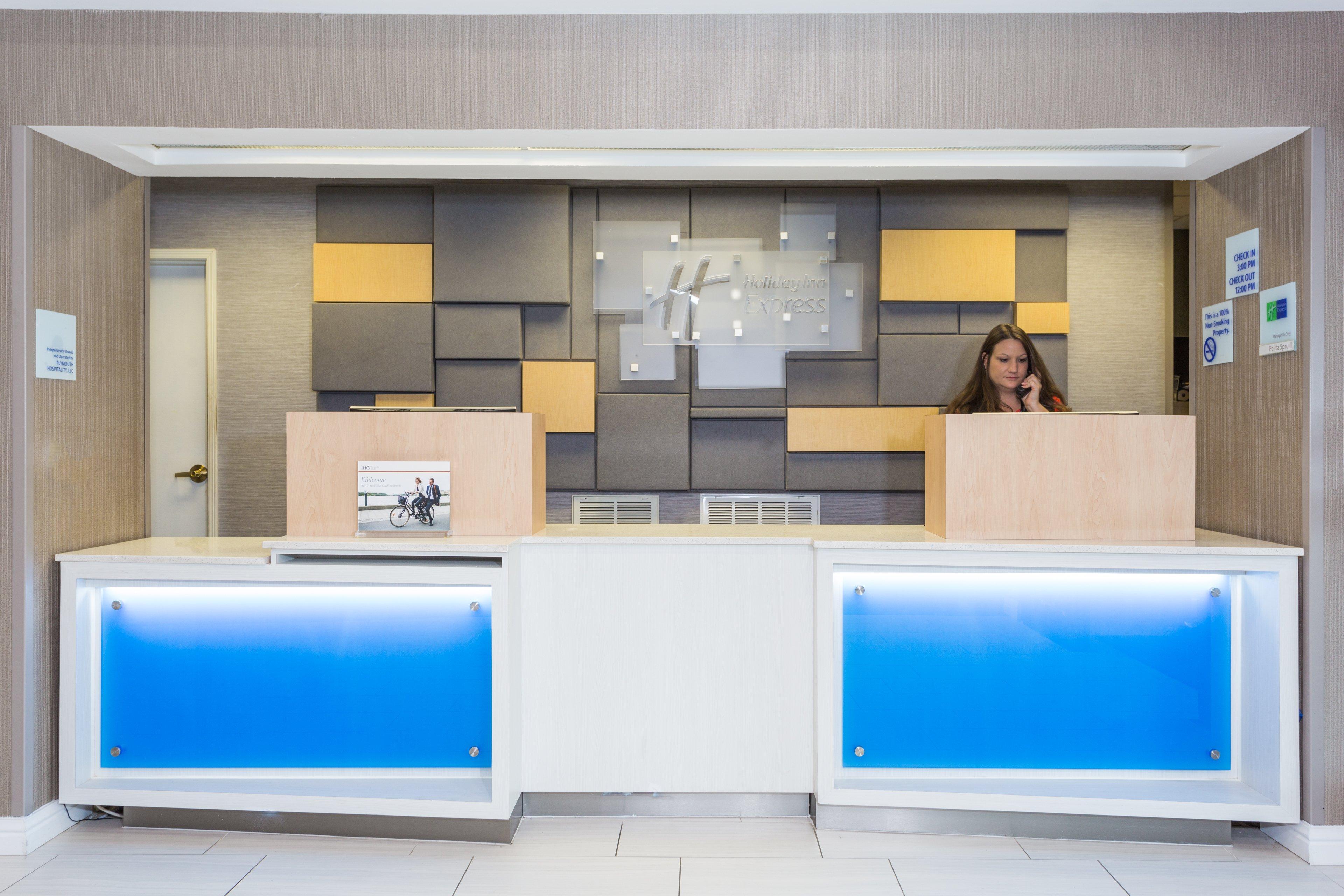 Holiday Inn Express - Plymouth By Ihg Exterior photo