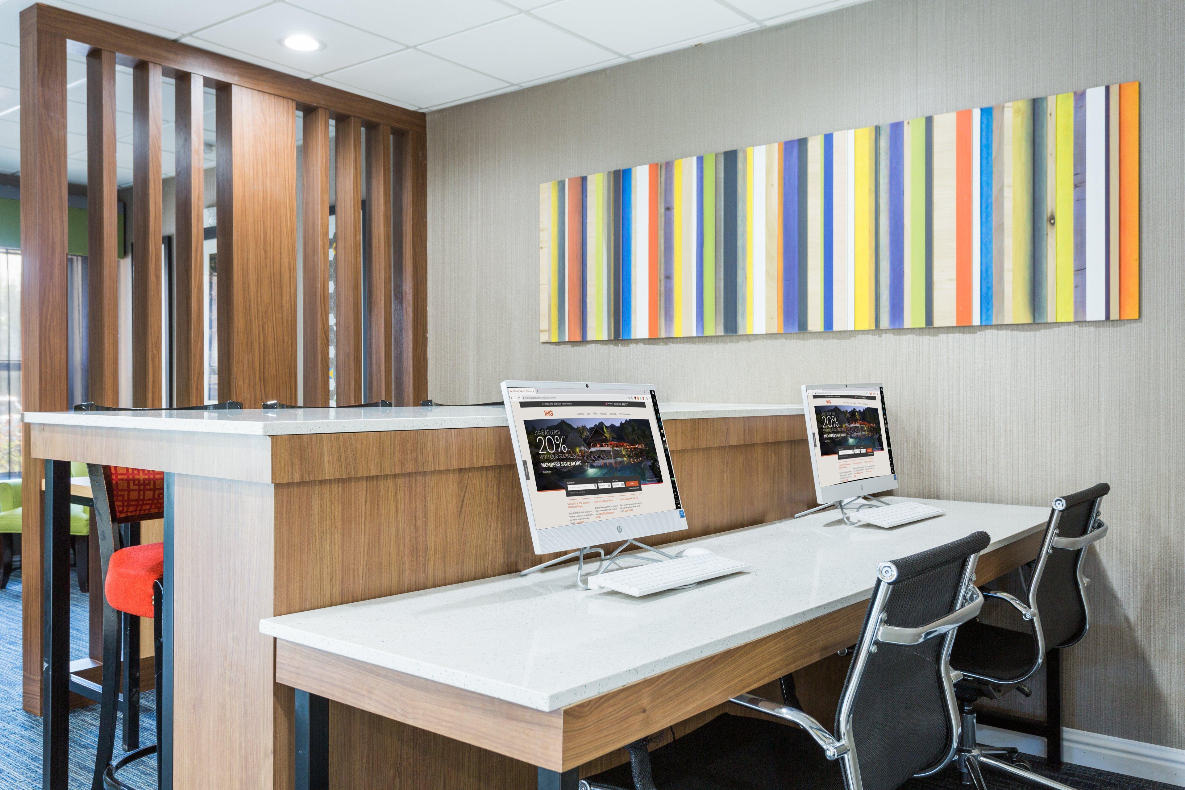 Holiday Inn Express - Plymouth By Ihg Exterior photo