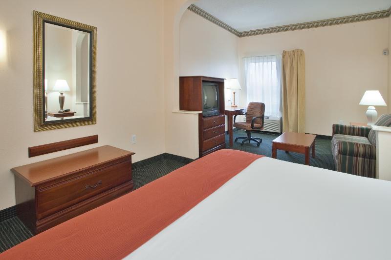Holiday Inn Express - Plymouth By Ihg Exterior photo