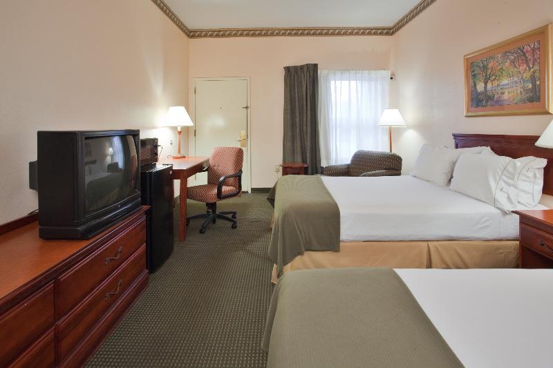 Holiday Inn Express - Plymouth By Ihg Exterior photo